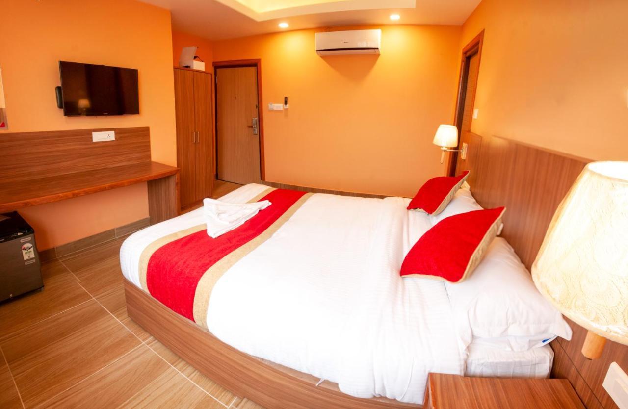 Hotel Krishna カトマンズ エクステリア 写真