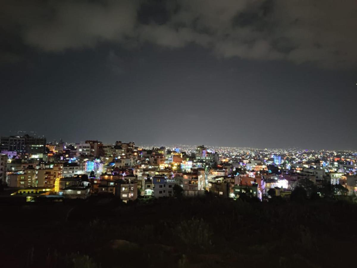 Hotel Krishna カトマンズ エクステリア 写真
