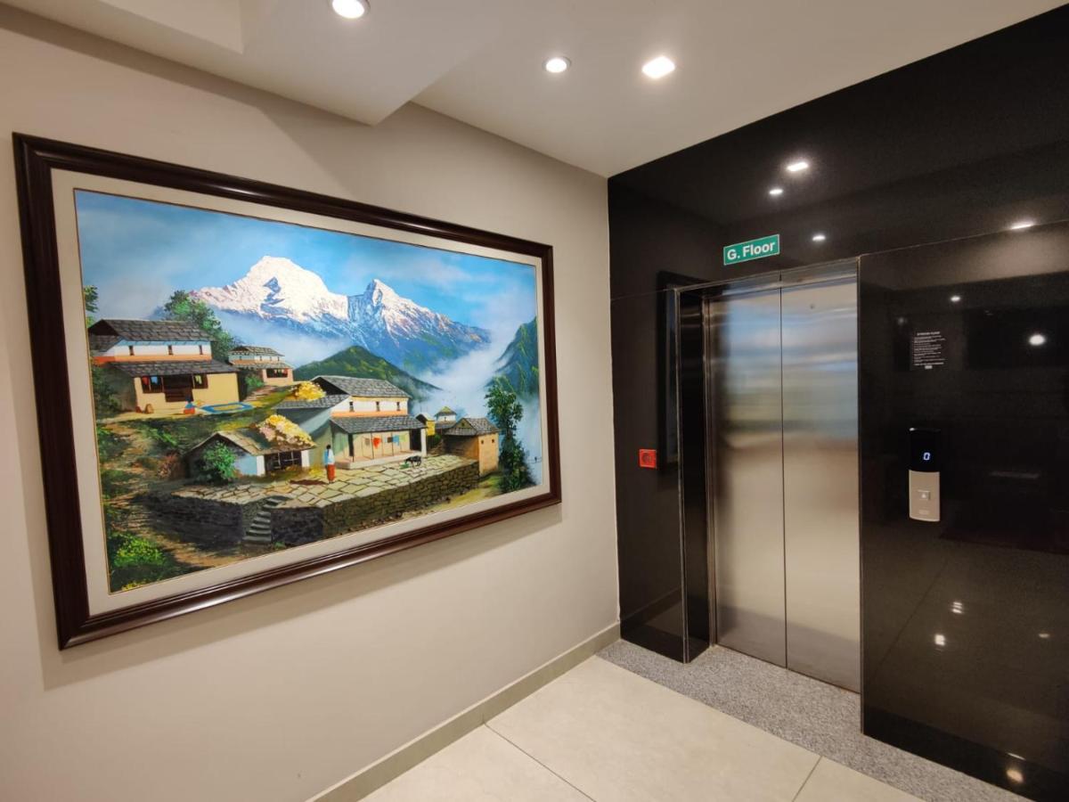 Hotel Krishna カトマンズ エクステリア 写真